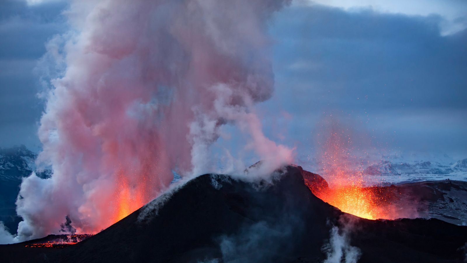 Can supervolcano explosions create meteotsunami waves?