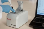 Spectrophotometer for microliter sample quantities