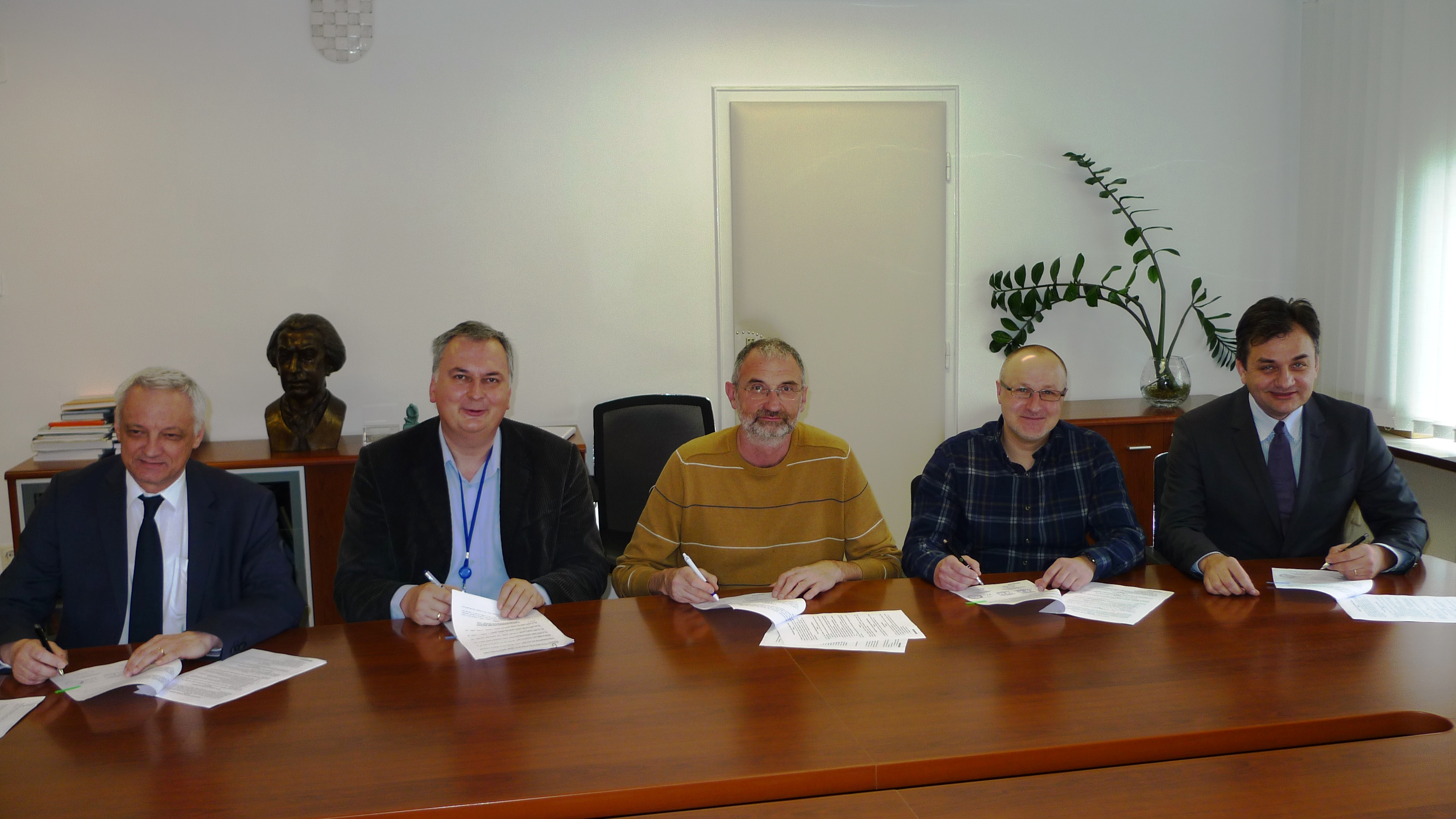 Ministarstvo, Ruđer i IF potpisali sporazum o suradnji na znanstvenom centru izvrsnosti