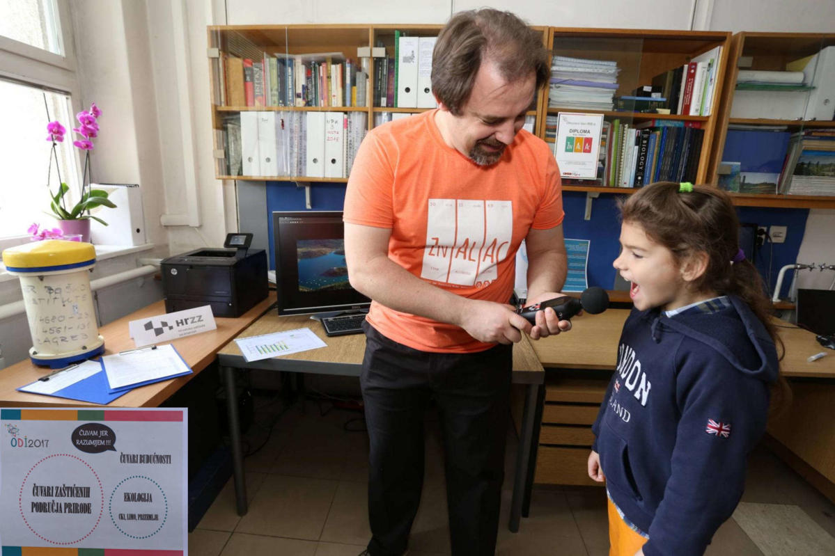 Slika 2 Upoznavanje mlađih generacija s mjerenjem i modeliranje buke (ODI 2017) (Foto: Centar za znanstvene informacije, IRB)