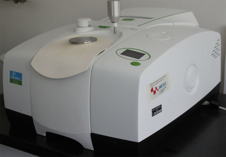 FT-IR spektrometar PerkinElmer, model Frontier s ATR jedinicom