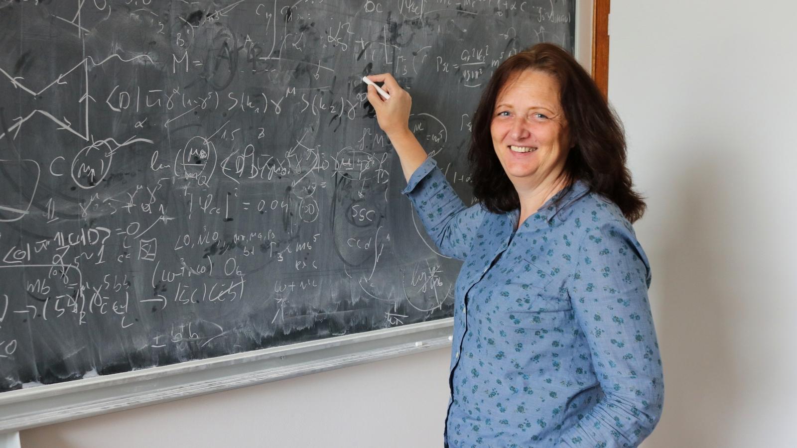 Dr Blaženka Melić Receives the City of Zagreb Award for Her Outstanding Contribution to Theoretical Particle Physics