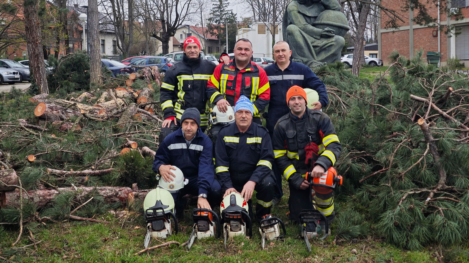 Zahvaljujemo vatrogascima Instituta koji su uklonili 30 stabala nakon oluje