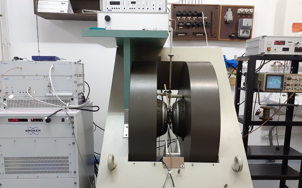 New Bruker EMX spectrometer in Laboratory for magnetic resonances started in 2021
